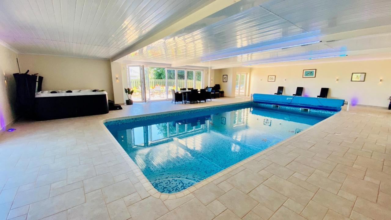 Torbay Rise - With Pool, Hot Tub, Sauna, Gym, Games And Cinema Room; Sea Views Torquay
