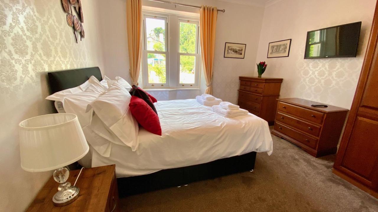 Torbay Rise - With Pool, Hot Tub, Sauna, Gym, Games And Cinema Room; Sea Views Torquay