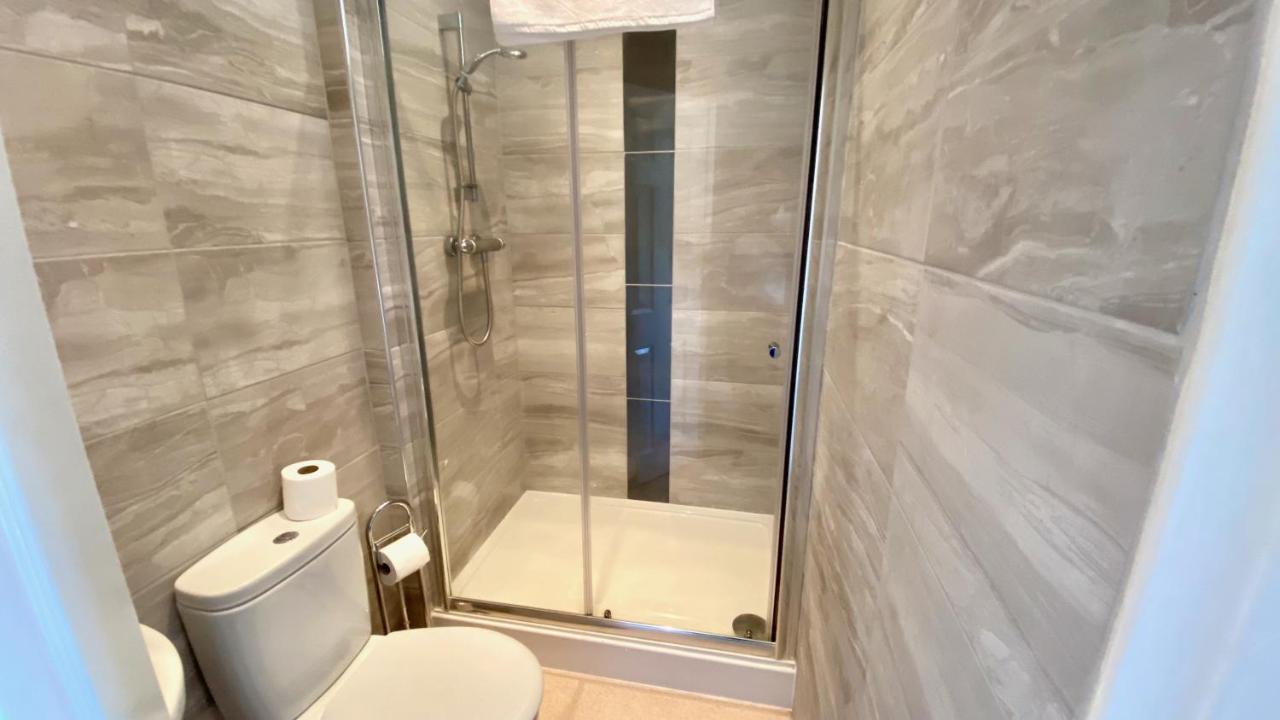 Torbay Rise - With Pool, Hot Tub, Sauna, Gym, Games And Cinema Room; Sea Views